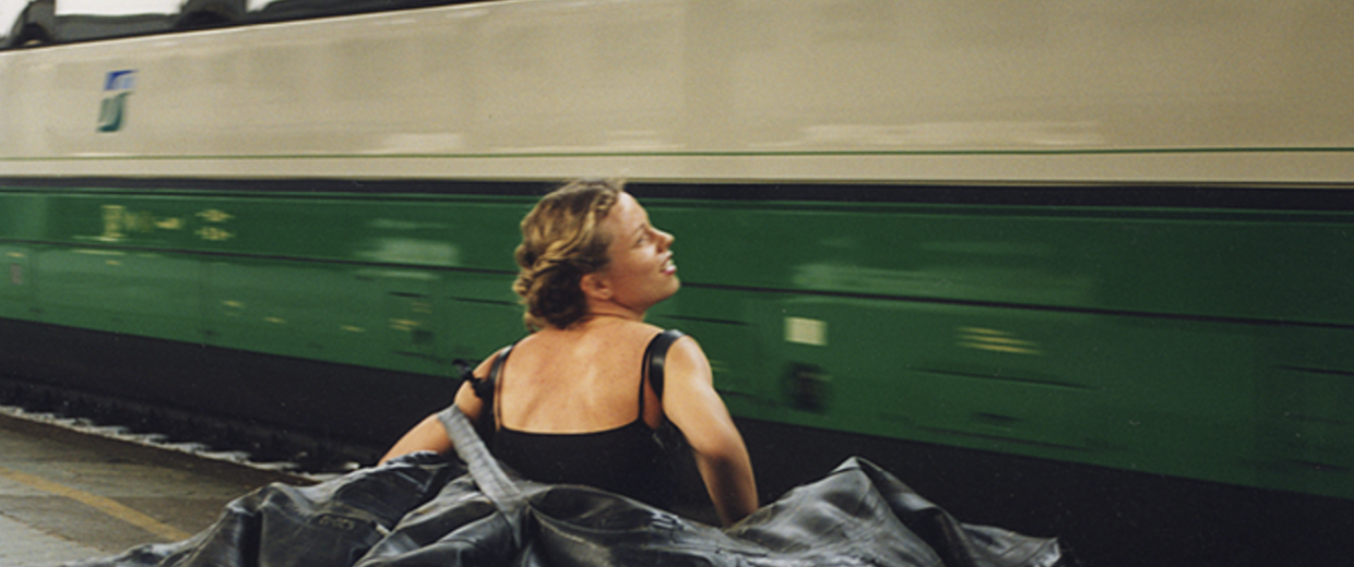Sissi, Daniela ha perso il treno, 1999 Performance, patchwork of inner tube, 180x180cm, Central Station, Bologna.